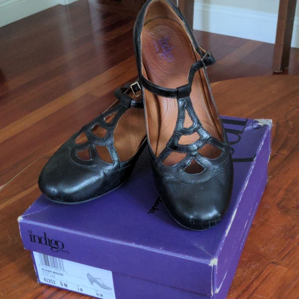 Clarks black leather heels